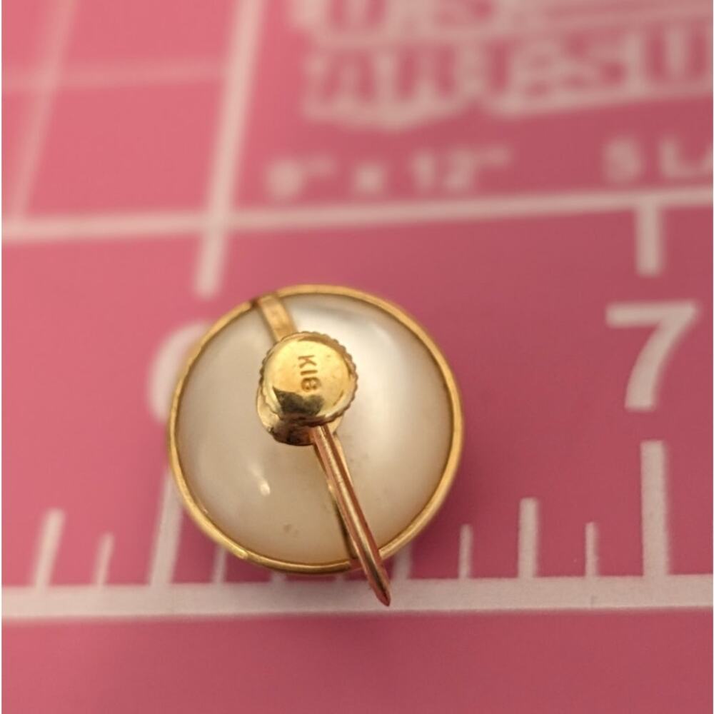 Vintage 18k Yellow Gold 15mm Mabe Pearl Screw Back Timeless Earrings - Picture 5 of 8